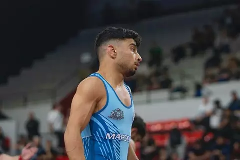 أبرزها قلة الموارد.. بطل العالم لمصارعة الشباب يكشف أسباب تمثيله فرنسا بدلًا من مصر